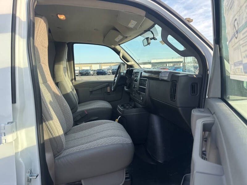 2025 Chevrolet Express 2500