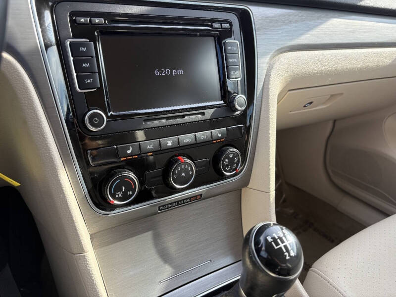 2014 Volkswagen Passat 1.8T SE