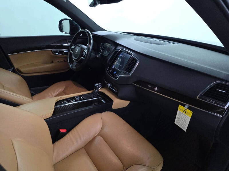 2019 Volvo XC90 T6 Momentum