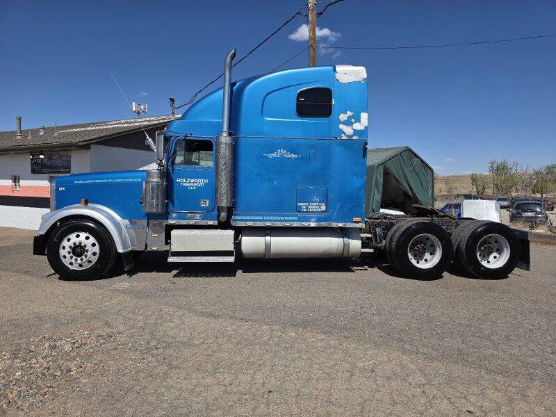 2001 Freightliner Conventional XL