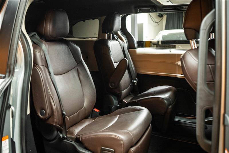 2023 Toyota Sienna Platinum 7-Passenger