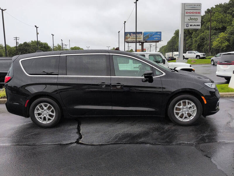 2025 Chrysler Pacifica Select