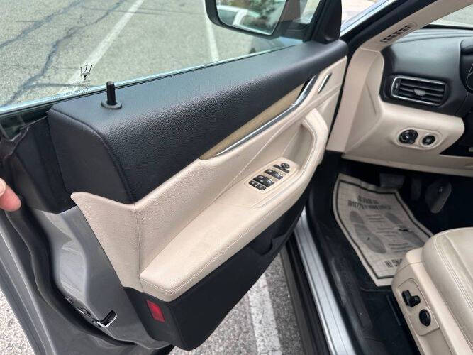 2018 Mitsubishi Levante