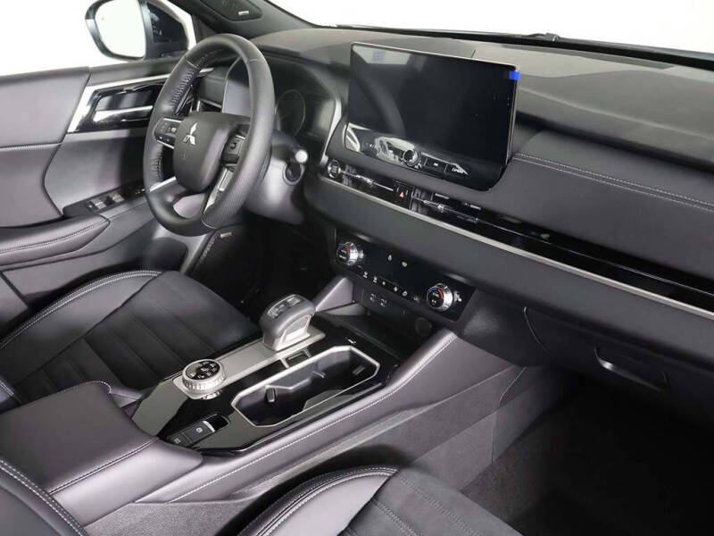 2026 Mitsubishi Outlander LE