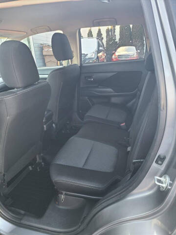 2018 Mitsubishi Outlander ES