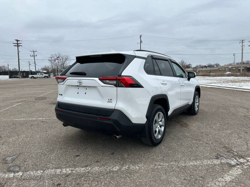 2020 Toyota RAV4 LE