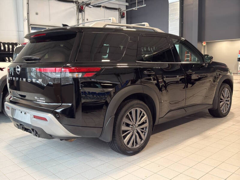 2024 Nissan Pathfinder SL