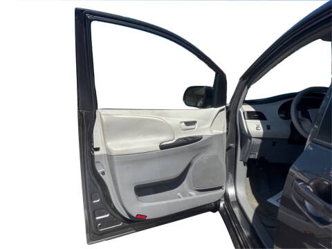 2011 Toyota Sienna LE 7-Passenger