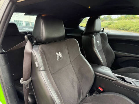 2017 Dodge Challenger 392 HEMI Scat Pack Shaker