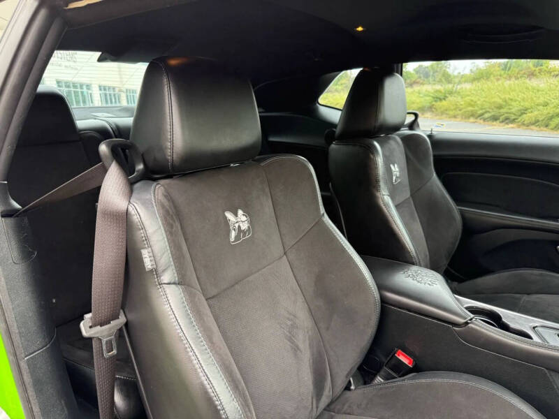 2017 Dodge Challenger 392 HEMI Scat Pack Shaker