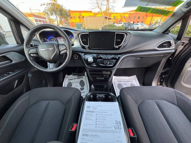 2022 Chrysler Pacifica Touring