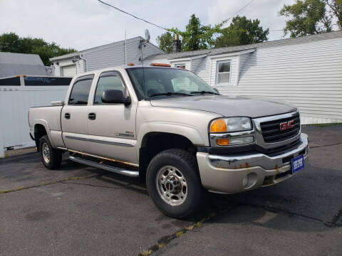 2005 GMC Sierra 2500HD for sale at A NEW ENGLAND AUTO & TRUCK SUPERSTORE in East Windsor CT