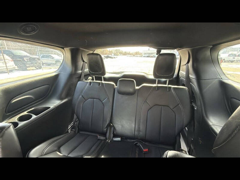 2025 Chrysler Pacifica Select