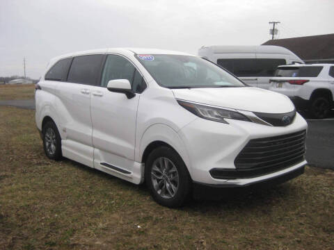 2022 Toyota Sienna LE 8-Passenger