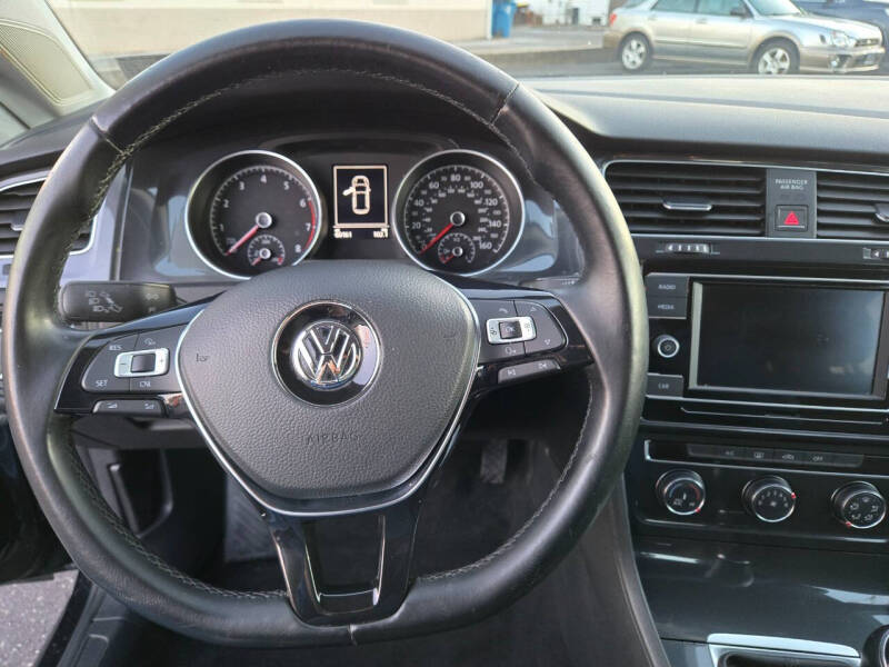2018 Volkswagen Golf TSI S
