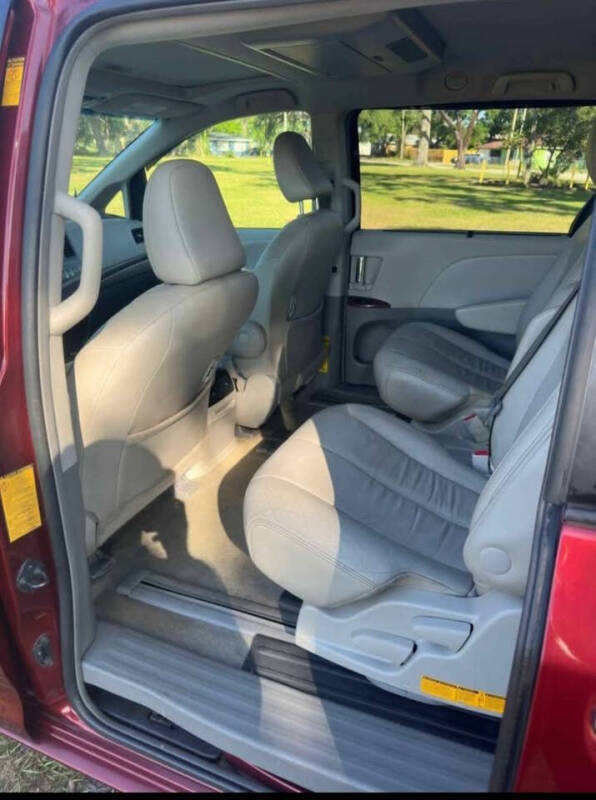 2013 Toyota Sienna XLE 8-Passenger