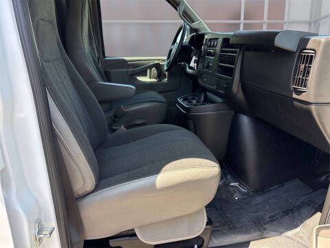 2024 Chevrolet Express 2500