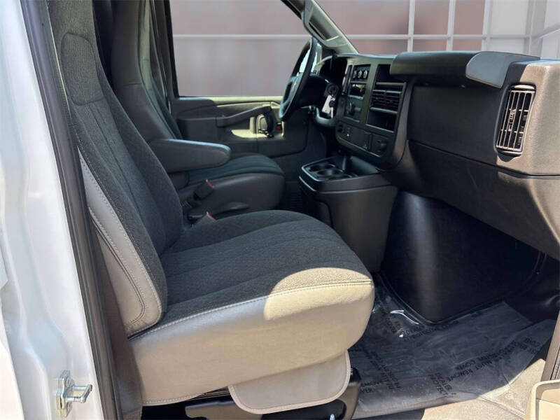 2024 Chevrolet Express 2500