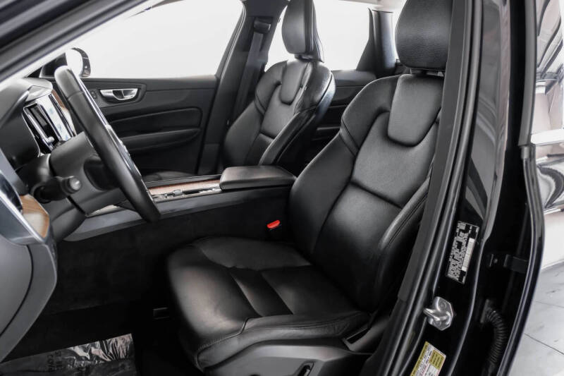 2021 Volvo XC60 T5 Momentum