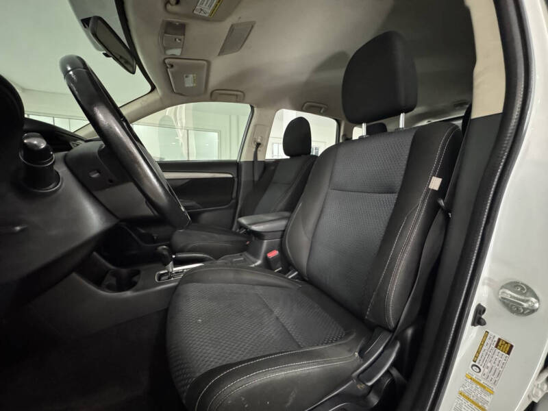 2016 Mitsubishi Outlander ES