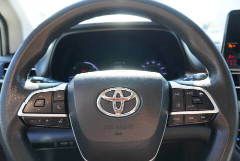2021 Toyota Sienna LE 8-Passenger