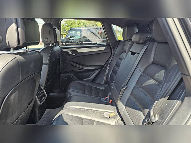 2016 Porsche Macan Turbo