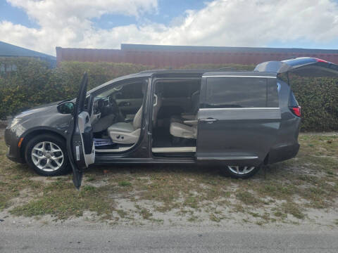 2017 Chrysler Pacifica Touring Plus