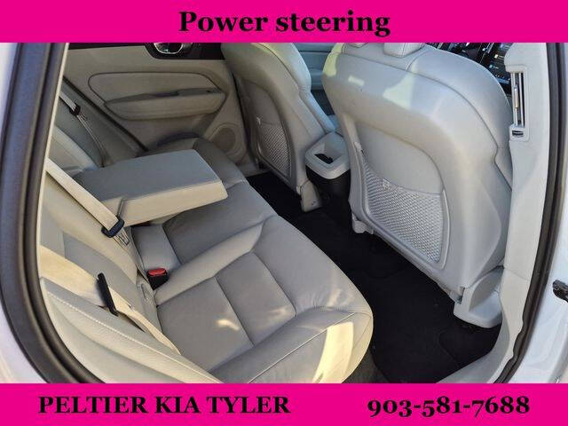 2022 Volvo XC60 B5 Momentum