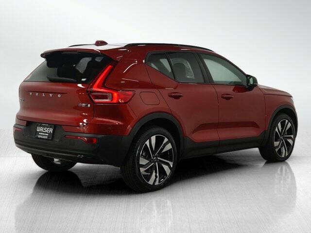 2023 Volvo XC40 B5 Ultimate Dark Theme
