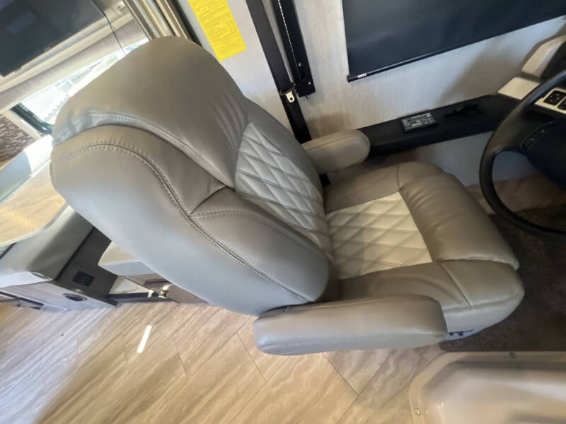 2020 Holiday Rambler Invicta