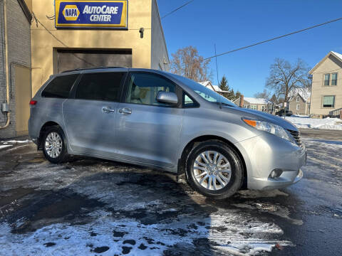 2013 Toyota Sienna XLE 8-Passenger