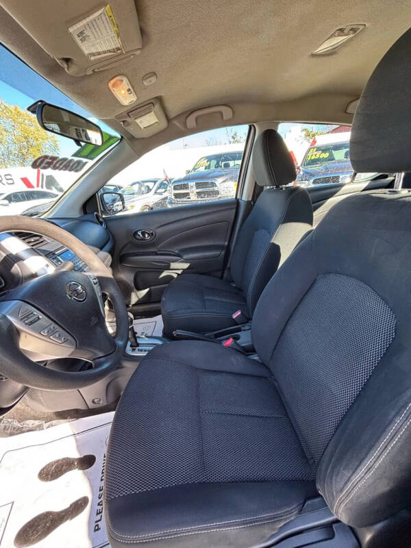 2017 Nissan Versa 1.6 S