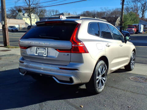 2025 Volvo XC60 B5 Core Dark Theme