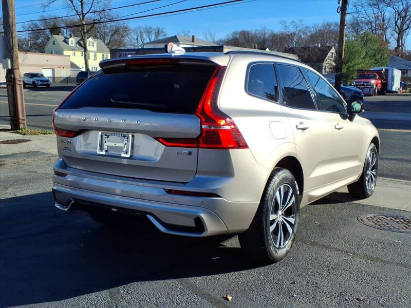 2025 Volvo XC60 B5 Core Dark Theme