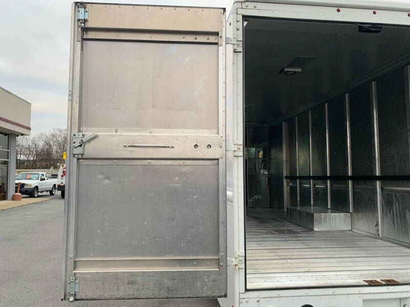 2013 Ford E-Series E-450 SD