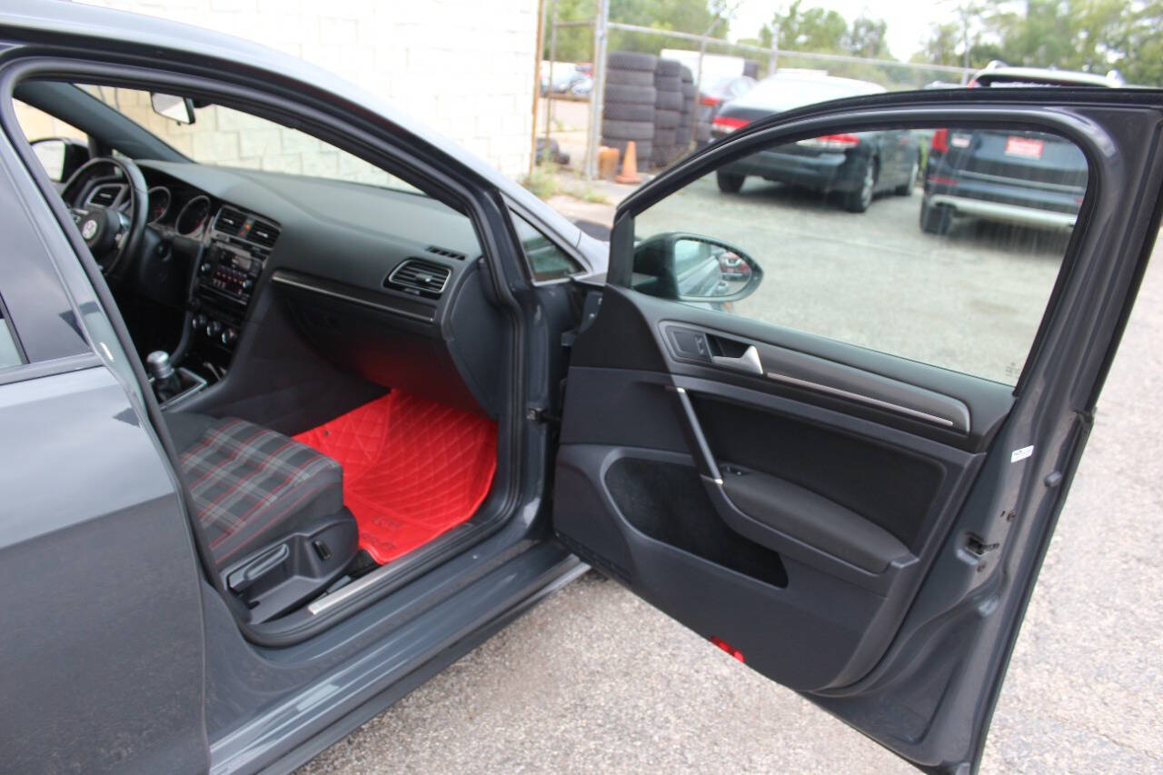 VolkswagenGolf GTI22