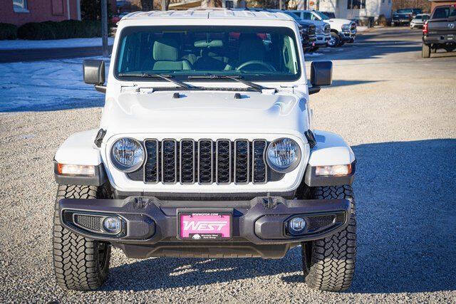 2025 Jeep Gladiator NightHawk