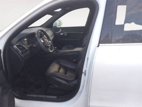 2020 Volvo XC90 T6 Momentum 6-Passenger