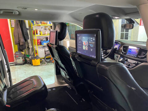 2017 Chrysler Pacifica Touring-L Plus