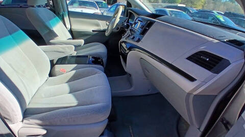 2011 Toyota Sienna LE 7-Passenger