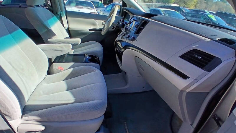 2011 Toyota Sienna LE 7-Passenger