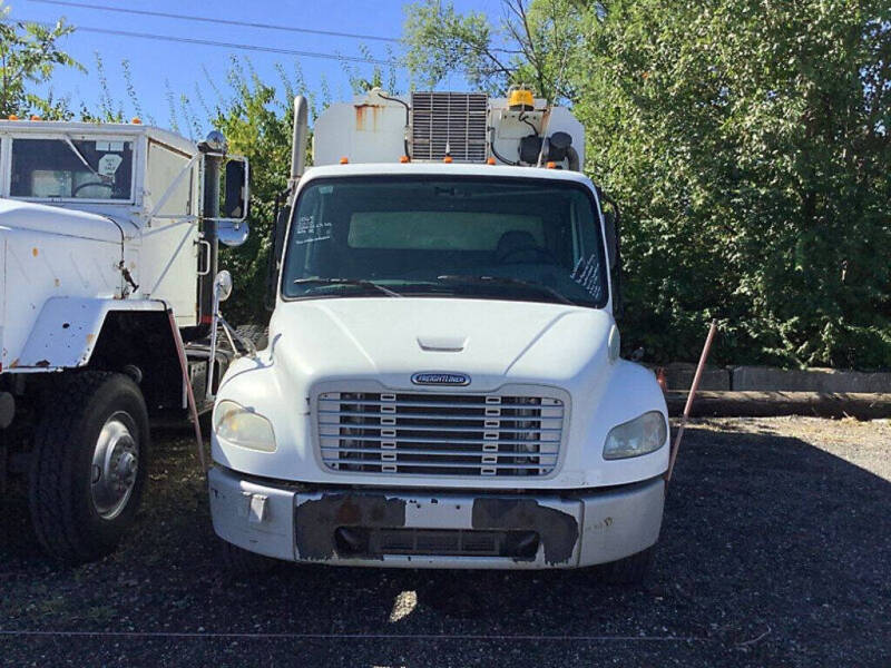 2010 Freightliner M2 106