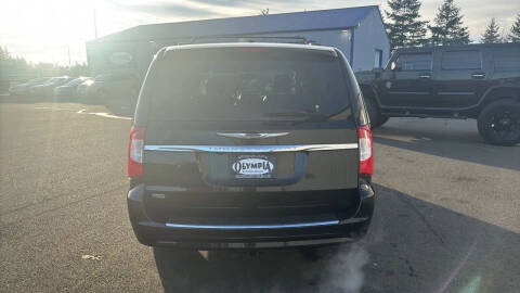 2016 Chrysler Town and Country Touring