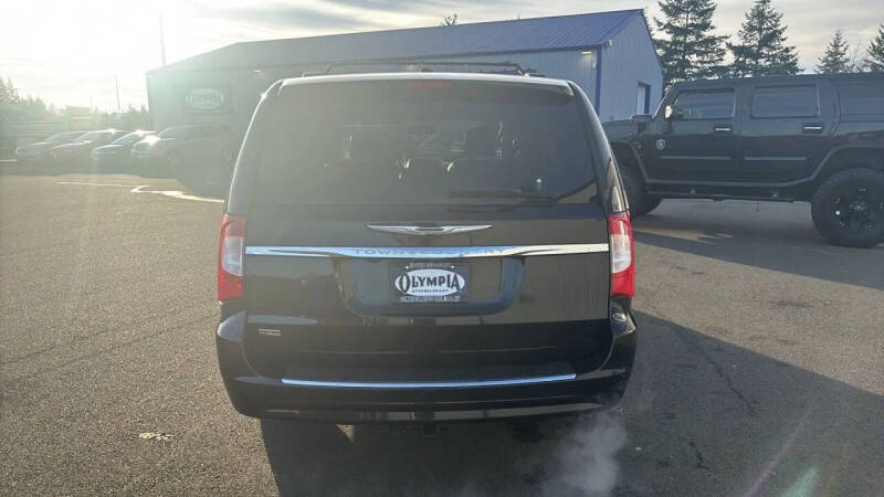 2016 Chrysler Town and Country Touring