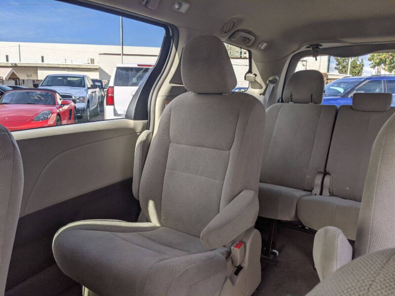 2017 Toyota Sienna L 7-Passenger