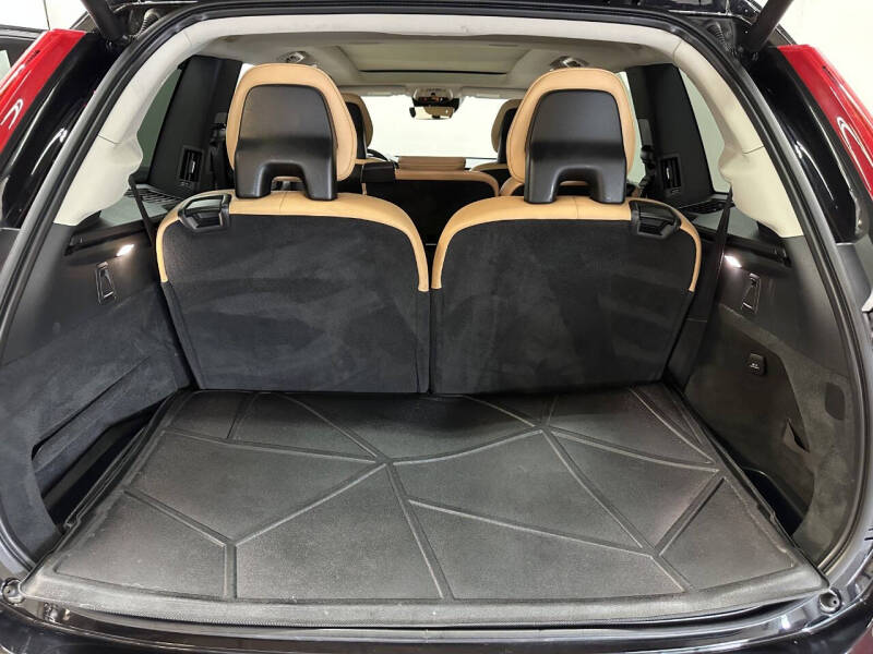 2016 Volvo XC90 T6 Momentum