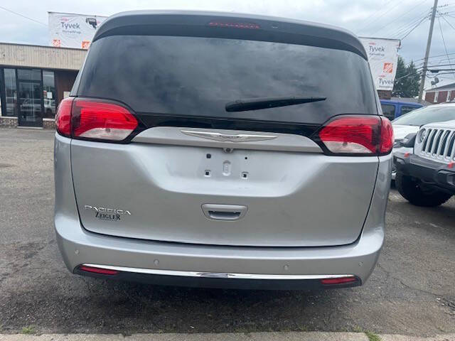 2017 Chrysler Pacifica Touring-L Plus