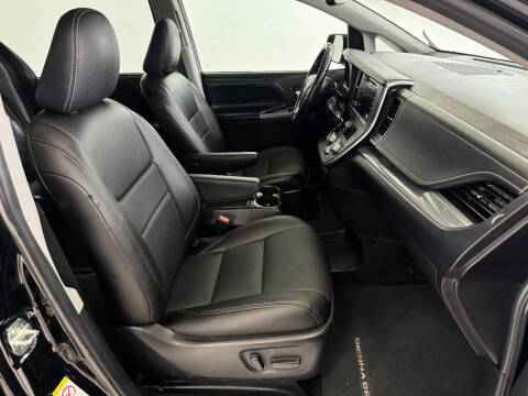 2018 Toyota Sienna SE Premium 8-Passenger