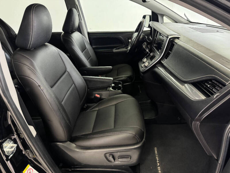 2018 Toyota Sienna SE Premium 8-Passenger