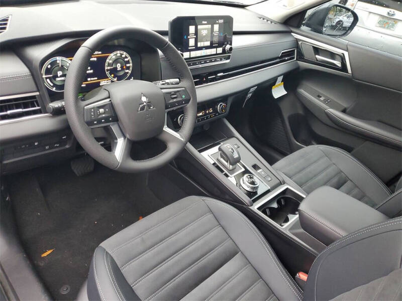 2025 Mitsubishi Outlander PHEV SE